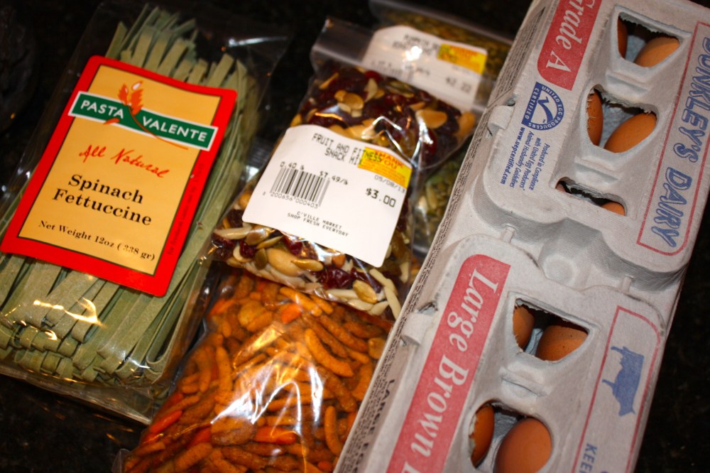 spinach fettuccini, pumpkin seeds, snack (nut) mixes & eggs